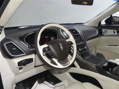 Used 2019 Lincoln Nautilus Black Label image 24