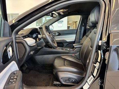 Used 2025 Jeep Compass Limited AWD/4WD image 14