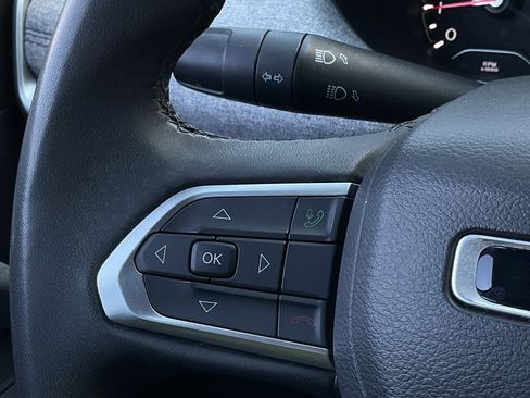 Used 2023 Jeep Compass Latitude image 23