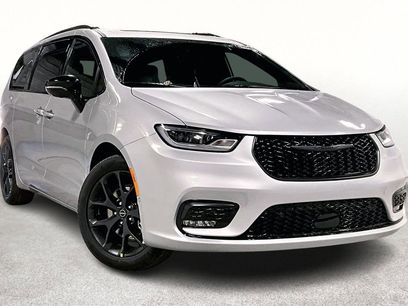 New 2026 Chrysler Pacifica Limited w/ S Appearance Package