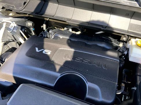 Used 2022 Nissan Pathfinder SL FWD image 32