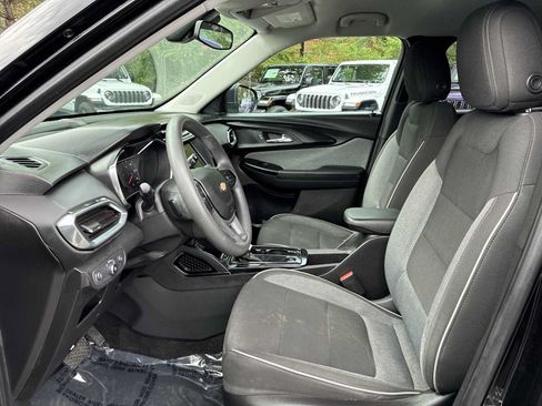 Used 2021 Chevrolet TrailBlazer LT w/ LPO, Blackout Package AWD/4WD image 13