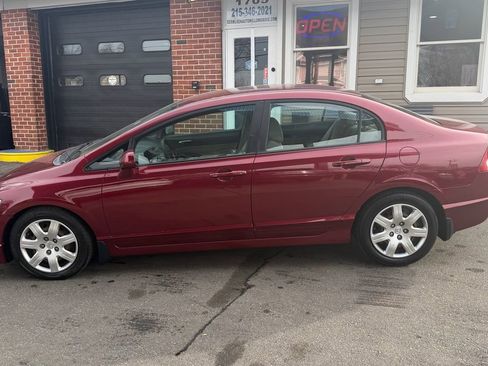 Used 2010 Honda Civic LX image 2