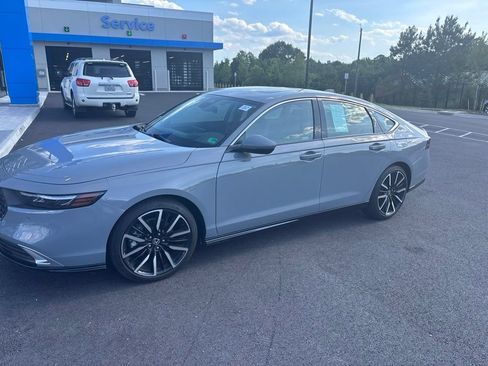 Used 2023 Honda Accord Touring image 1
