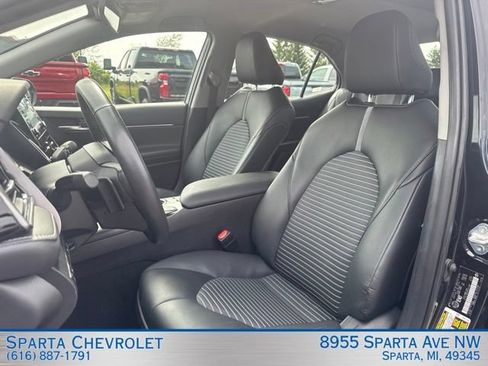 Used 2024 Toyota Camry SE FWD image 12
