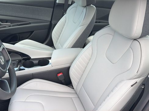 Certified 2026 Hyundai Elantra Limited FWD image 18