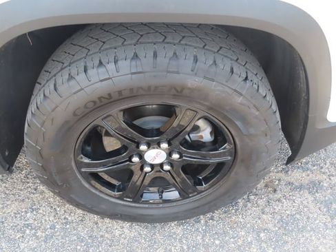 Used 2023 GMC Acadia AT4 w/ Technology Package AWD/4WD image 13