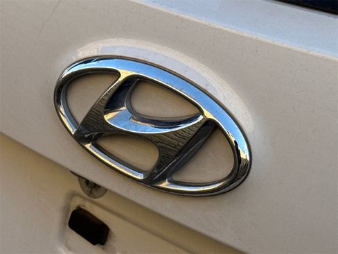 Used 2018 Hyundai Santa Fe Sport w/ 2.4L Value Package 02 image 9