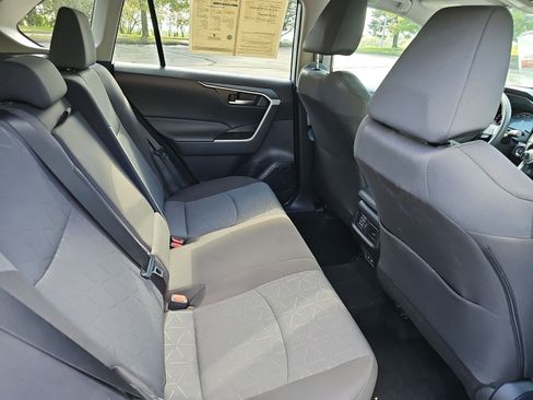 Used 2025 Toyota RAV4 XLE AWD/4WD image 15