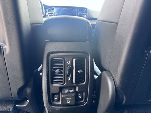 Used 2025 Dodge Durango GT AWD/4WD image 19