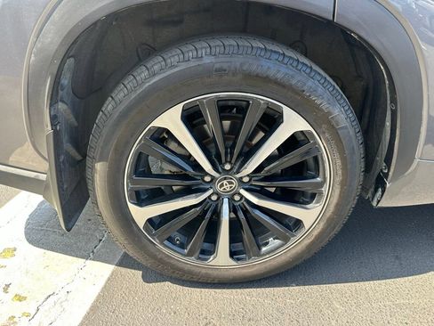 Used 2021 Toyota Highlander XSE FWD image 5