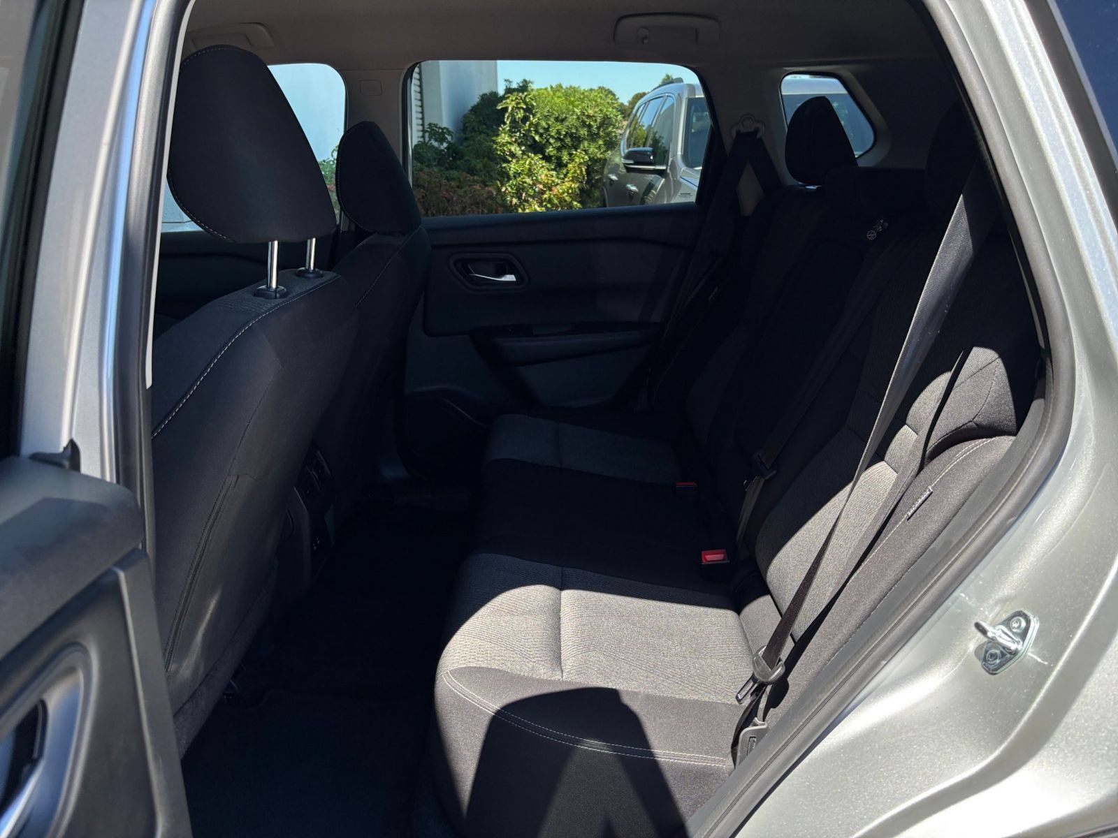 Used 2025 Nissan Rogue SV FWD image 27