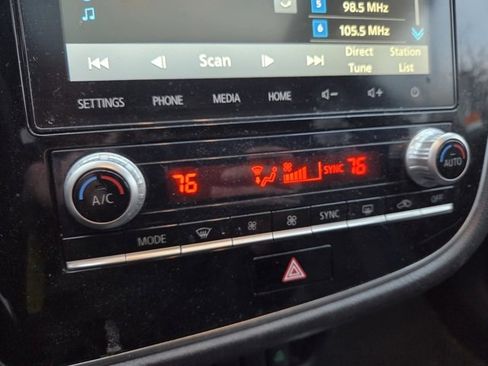 Used 2020 Mitsubishi Outlander LE image 12