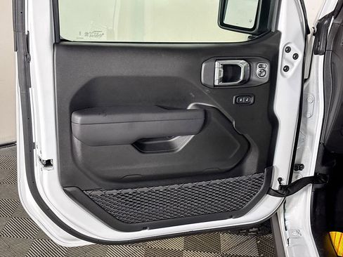 New 2025 Jeep Gladiator Willys image 10