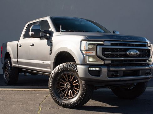 Used 2022 Ford F250 Lariat w/ Black Appearance Package image 5