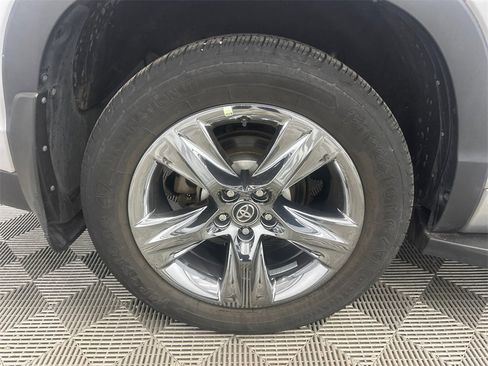 Used 2019 Toyota Highlander Limited Platinum image 19