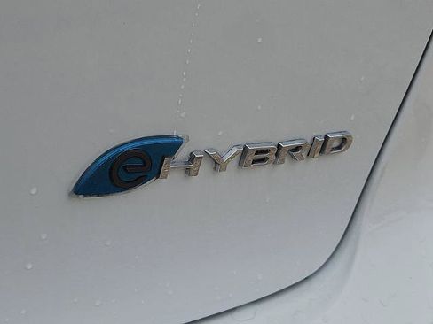 Used 2023 Chrysler Pacifica Touring-L FWD image 28
