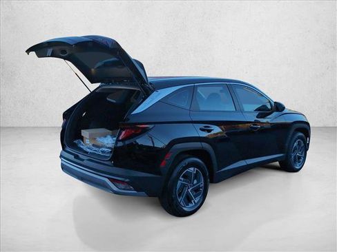 New 2026 Hyundai Tucson Blue SE image 2