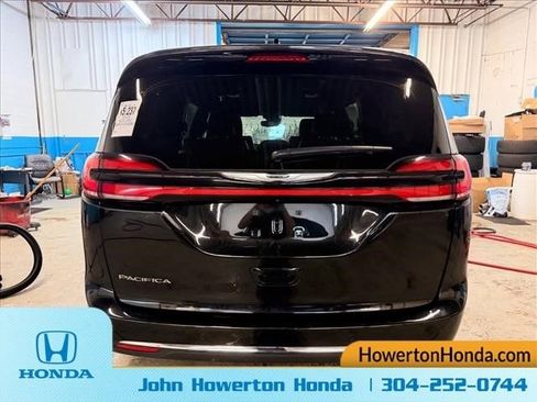 Used 2025 Chrysler Pacifica Select FWD image 7