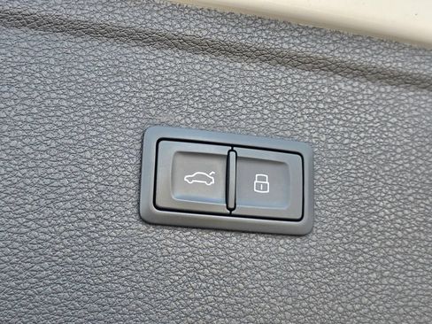 Used 2019 Audi Q5 Prestige w/ Prestige Package AWD/4WD image 11