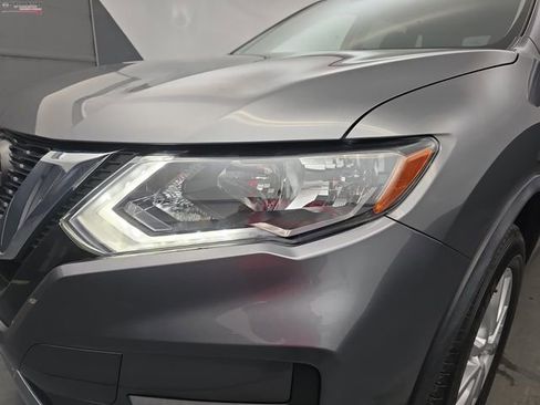 Used 2020 Nissan Rogue SV image 14