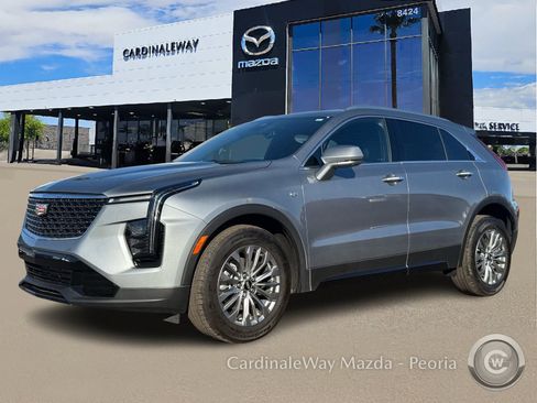 Used 2025 Cadillac XT4 Premium Luxury image 2