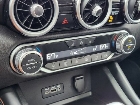 Used 2022 Nissan Sentra SR w/ SR Premium Package FWD image 23