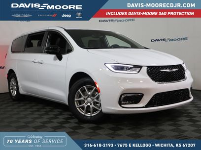 New 2026 Chrysler Pacifica Select