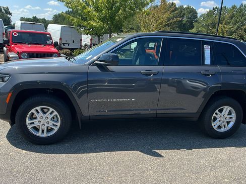 New 2025 Jeep Grand Cherokee Laredo w/ MOPAR Finishing Package image 11