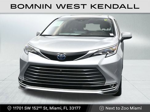 Used 2023 Toyota Sienna Platinum image 8