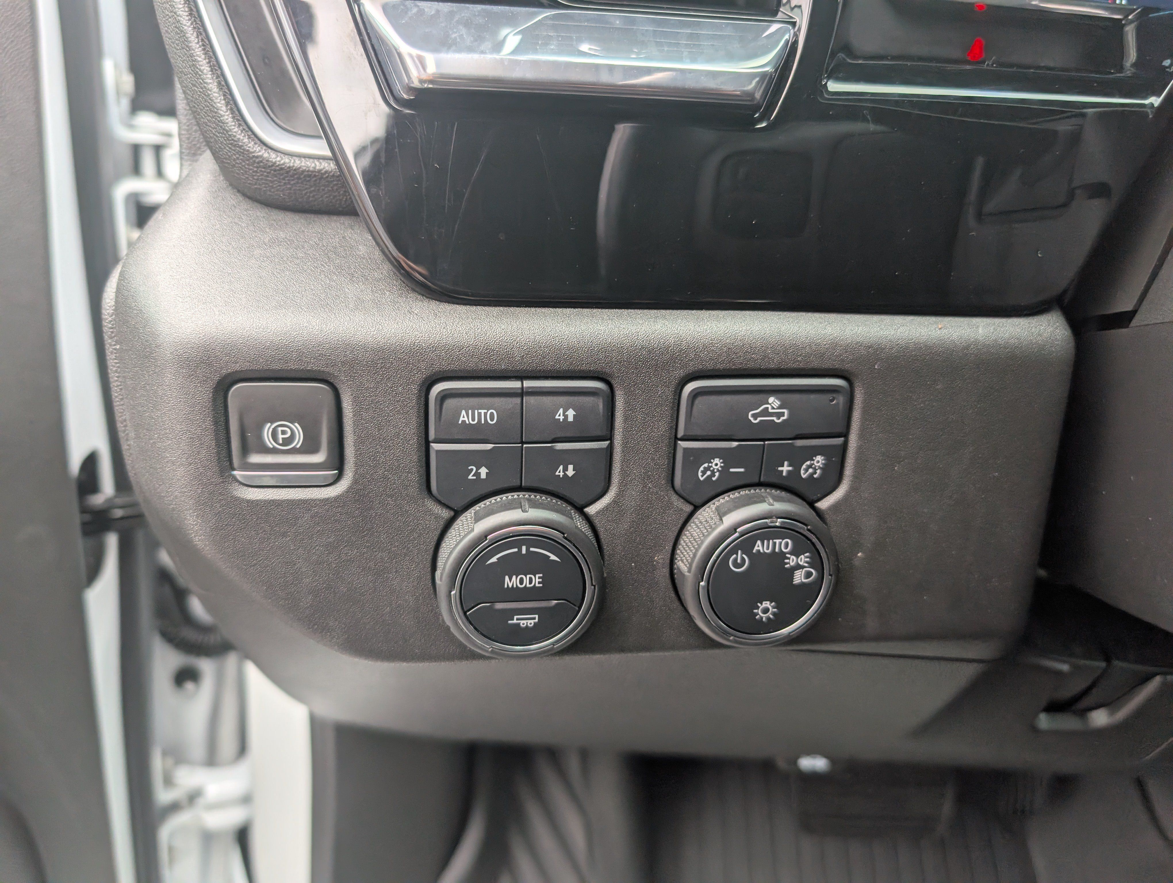 Used 2022 Chevrolet Silverado 1500 LT AWD/4WD image 16