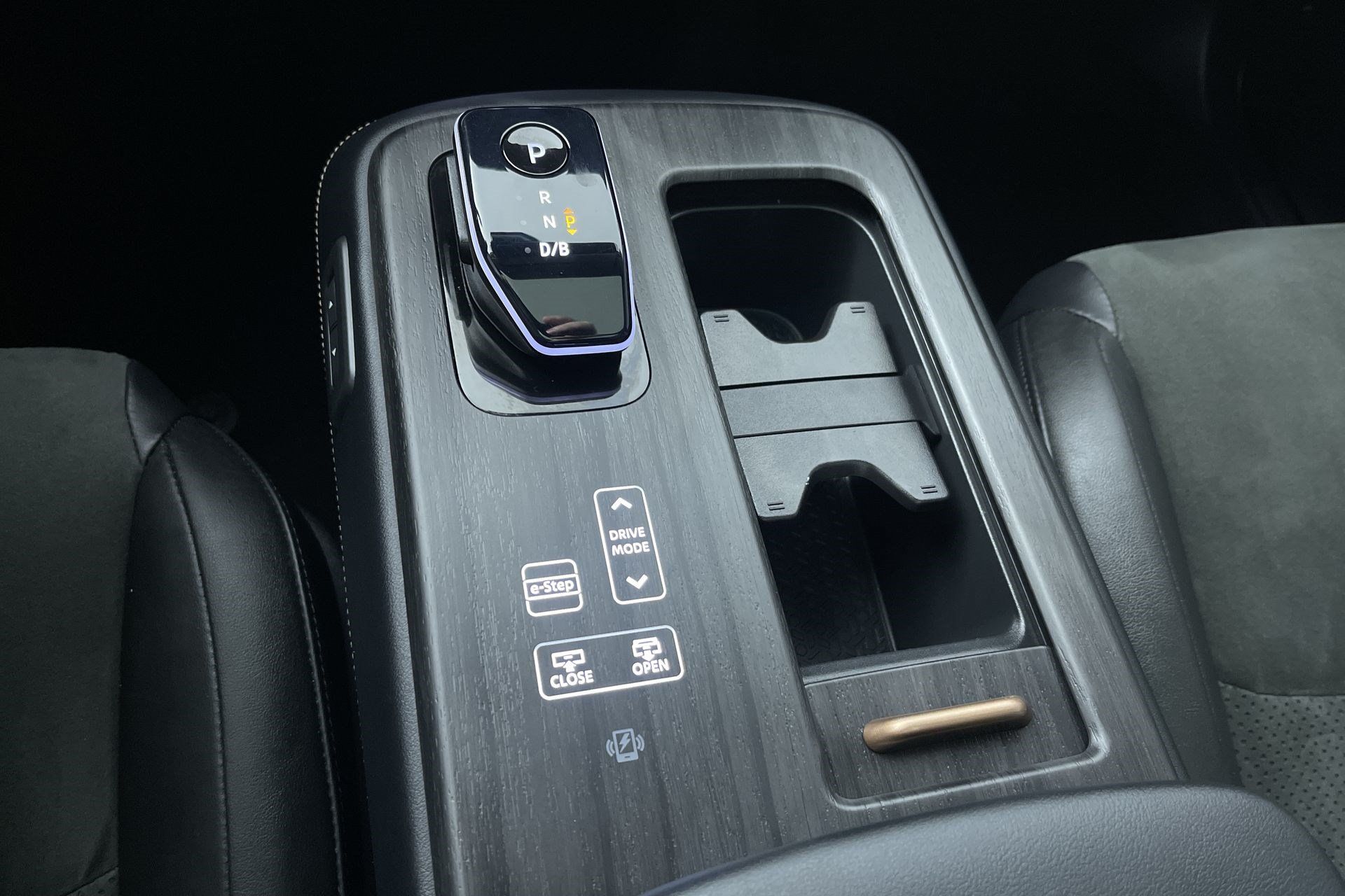 Certified 2024 Nissan Ariya AWD image 22