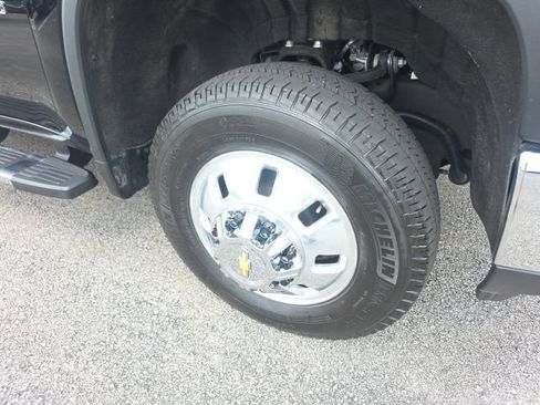 Used 2025 Chevrolet Silverado 3500 LTZ AWD/4WD image 9