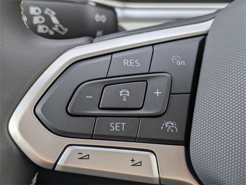 New 2026 Volkswagen Taos SE image 28