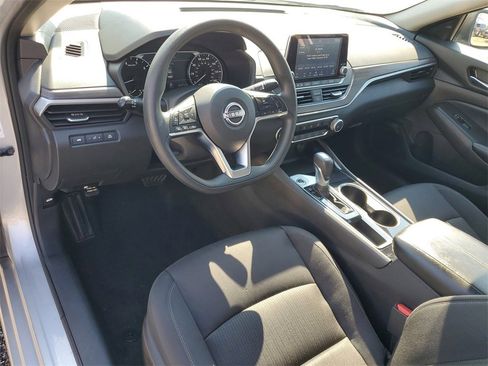 Used 2024 Nissan Altima 2.5 SV image 6