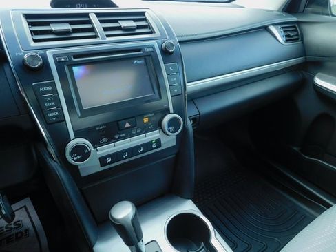 Used 2012 Toyota Camry SE image 28