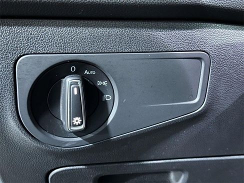 Used 2019 Volkswagen Tiguan SE w/ Panoramic Sunroof Package image 21