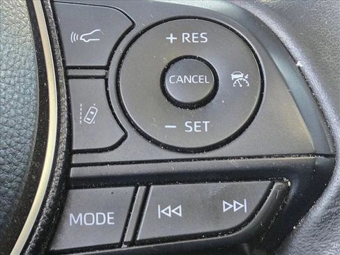 Used 2021 Toyota RAV4 XLE Premium image 13