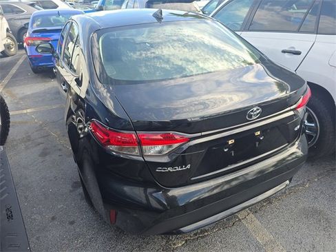 Used 2022 Toyota Corolla LE image 4