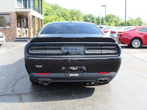 Used 2019 Dodge Challenger SXT RWD image 6
