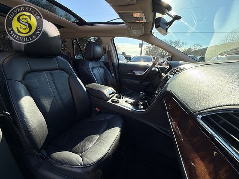 Used 2013 Lincoln MKX AWD image 17