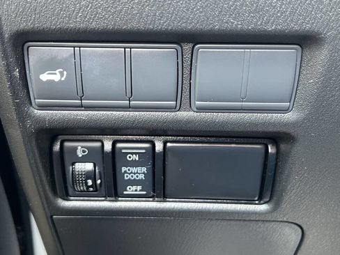 Used 2017 Nissan Armada SL image 22