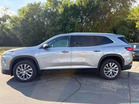 Used 2026 Buick Enclave Preferred AWD/4WD image 2