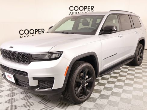 Used 2023 Jeep Grand Cherokee L Laredo AWD/4WD image 10