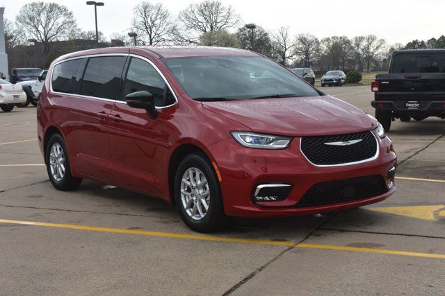 New 2026 Chrysler Pacifica Select FWD image 3