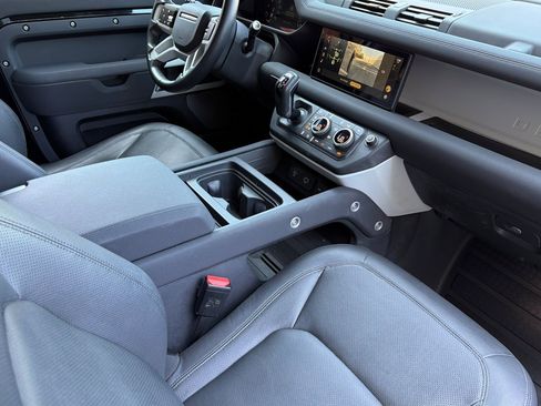 Used 2023 Land Rover Defender 90 SE AWD/4WD image 34