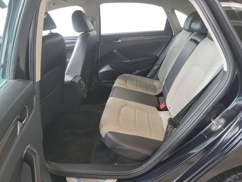 Used 2020 Volkswagen Passat 2.0T R-Line FWD image 8