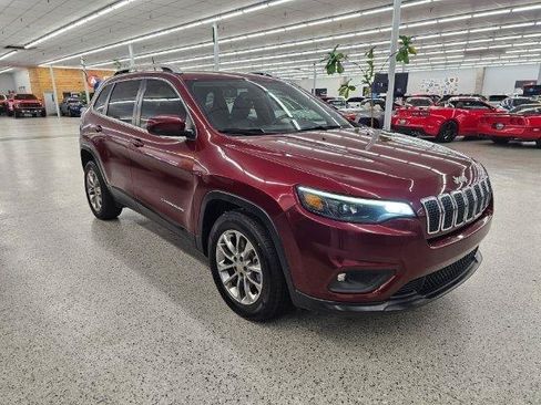 Used 2019 Jeep Cherokee Latitude Plus w/ Comfort/Convenience Group FWD image 4