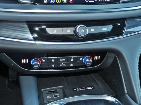 Used 2023 Buick Enclave Essence image 37