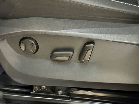 Used 2024 Volkswagen Tiguan SE R-Line FWD image 23